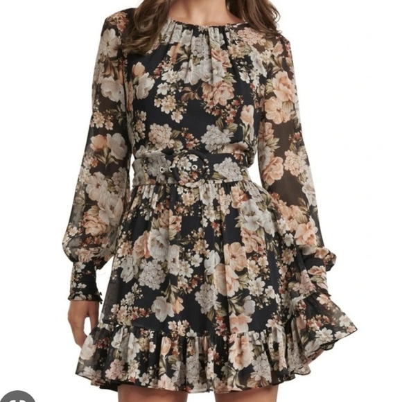 Forever New Dresses & Skirts - 🎈EVER NEW Abigail Floral Dress w/ Belt